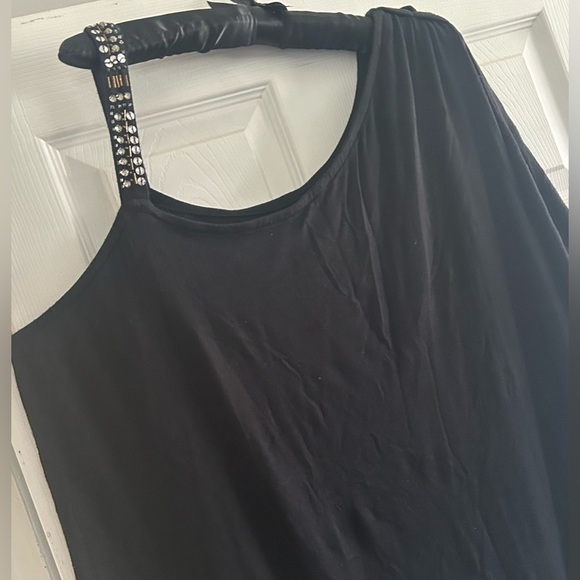 Avenue Luxe Collection Black One-Shoulder Top with Studded Strap size 22/24 - Picture 3 of 8